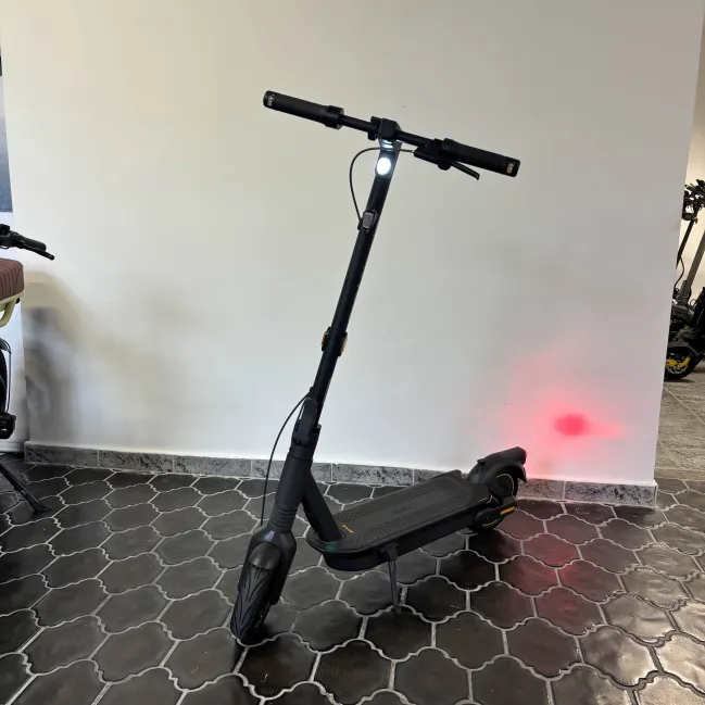 Outlet - Ninebot by Segway KickScooter MAX G2 E