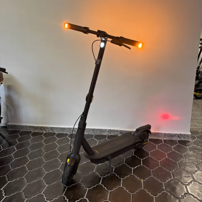 Outlet - Ninebot by Segway KickScooter MAX G2 E
